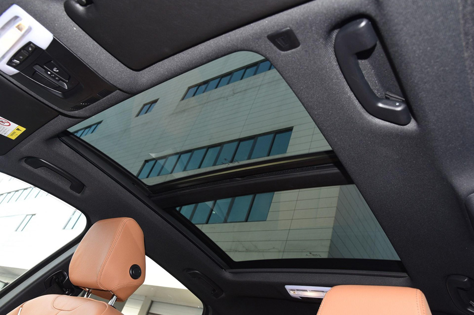 2019款 320i M运动型 座椅空间