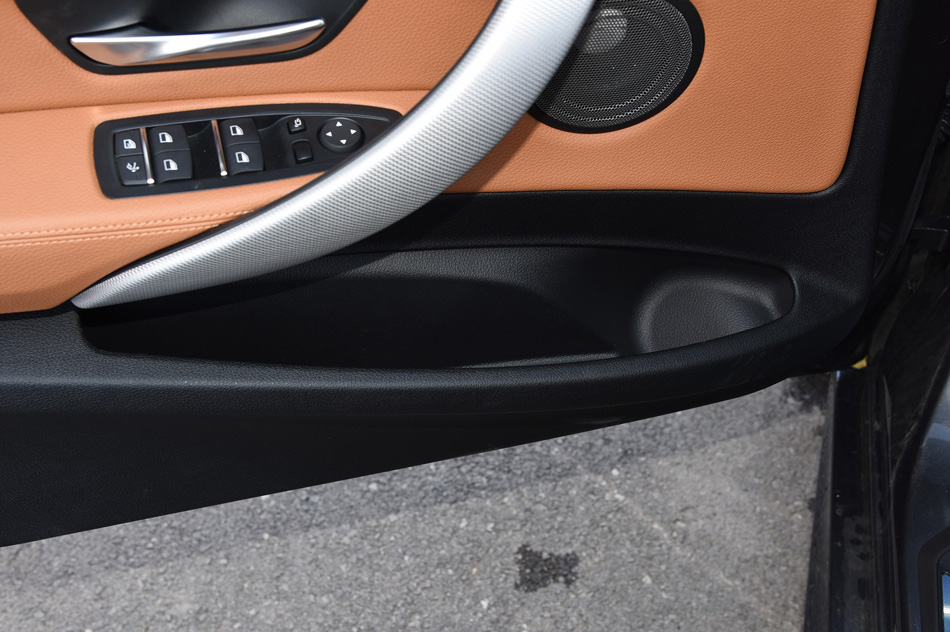 2019款 320i M运动型 座椅空间