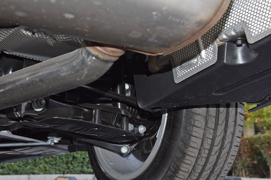 2019款 320i M运动型 引擎底盘