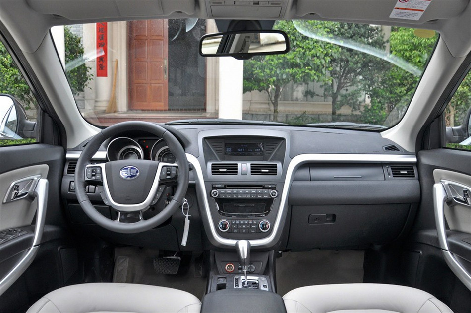 奔腾X80 2013款 基本型 内饰
