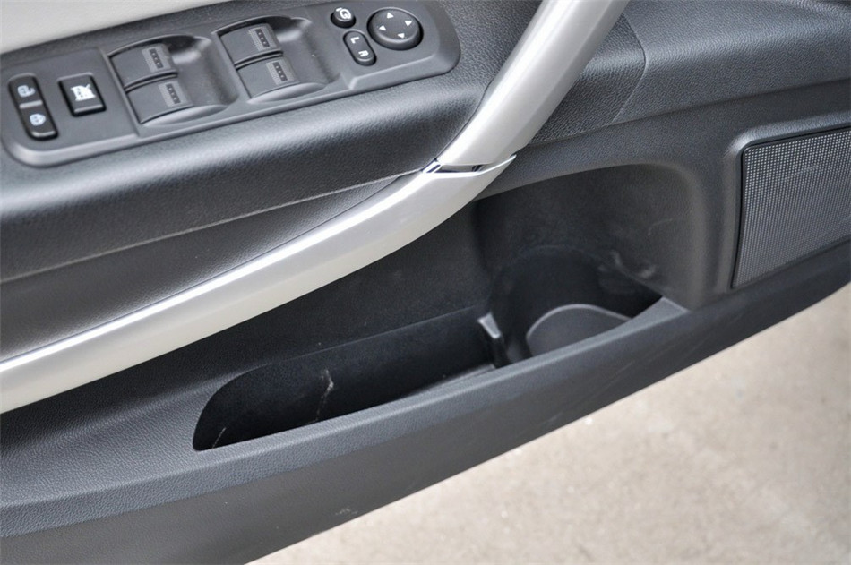 奔腾X80 2013款 基本型 座椅空间