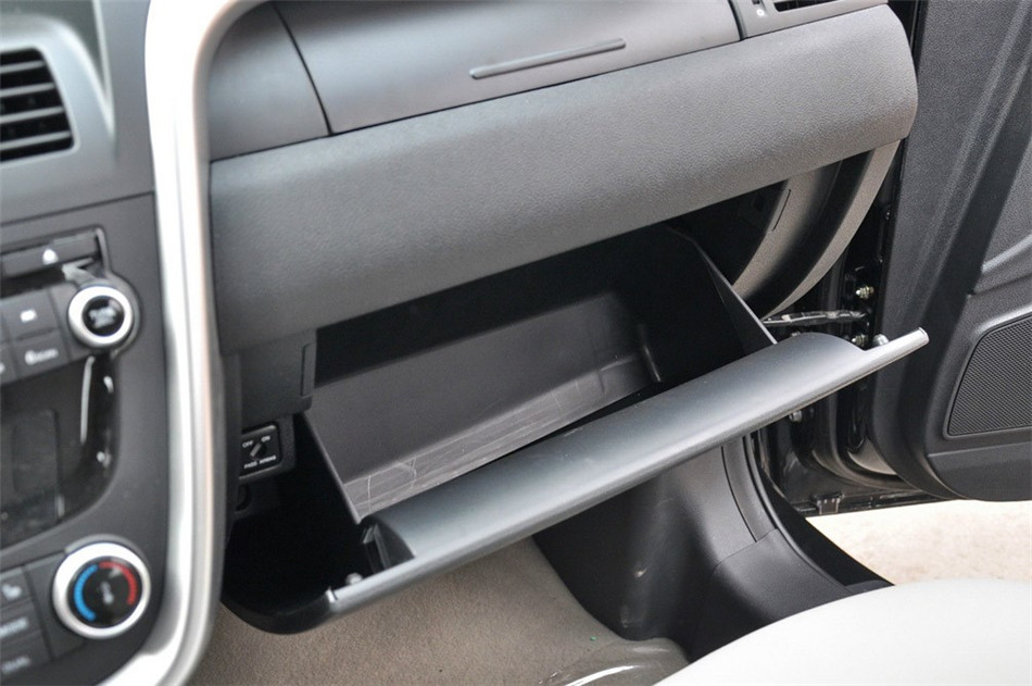 奔腾X80 2013款 基本型 座椅空间