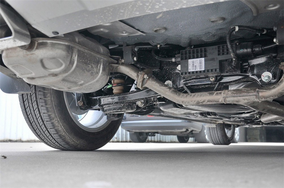 奔腾X80 2013款 基本型 引擎底盘