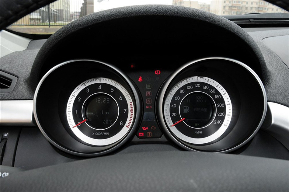 2013款 2.3L AT 旗舰版 内饰