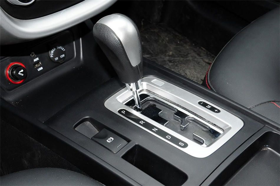 2013款 2.3L AT 旗舰版 内饰