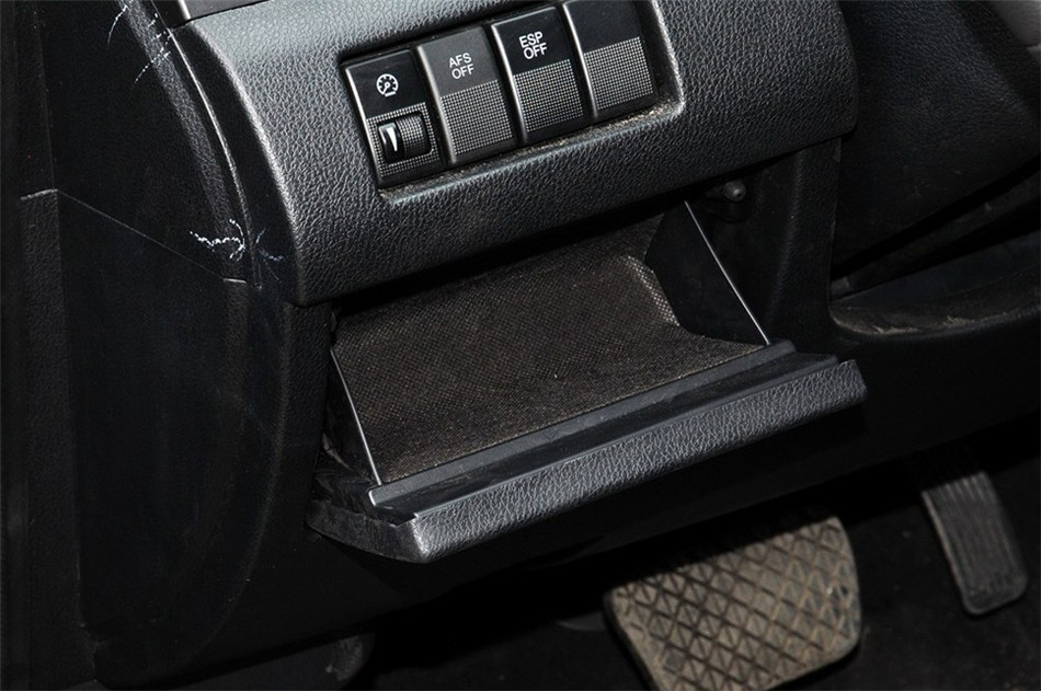 2013款 2.3L AT 旗舰版 内饰