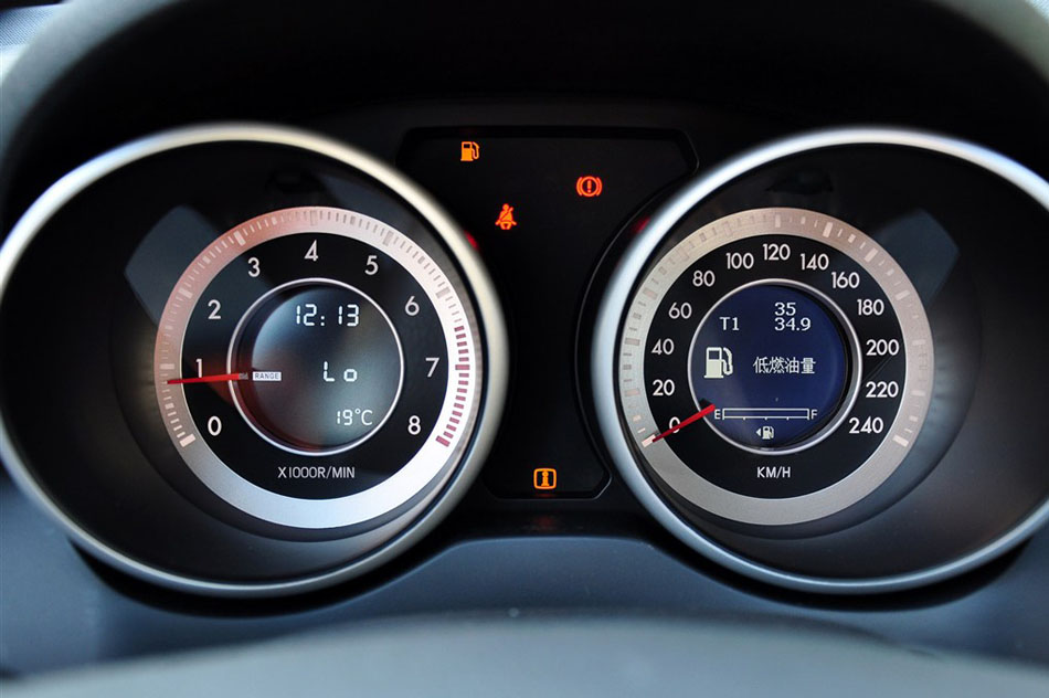 2015款 2.0L 手动基本型 内饰