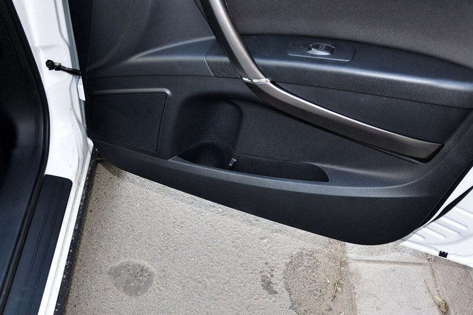 2015款 2.0L 手动基本型 座椅空间