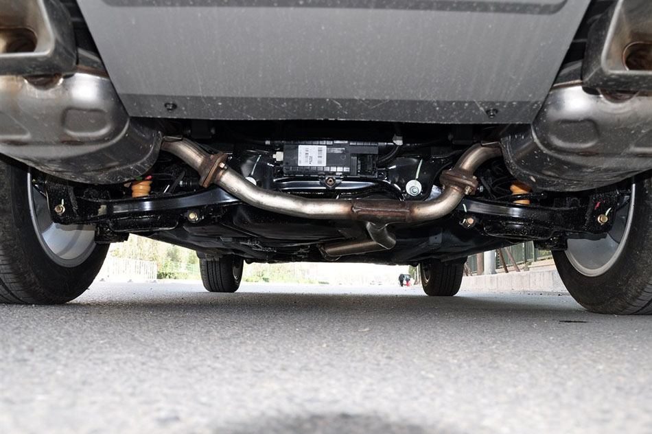 2015款 2.0L 手动基本型 引擎底盘