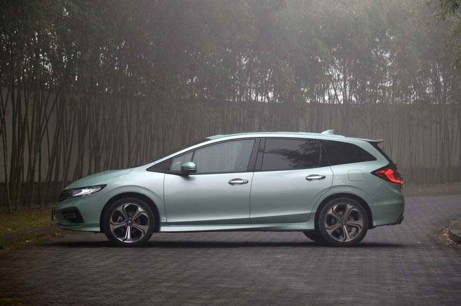 2017款 210TURBO CVT豪华版 5座 外观