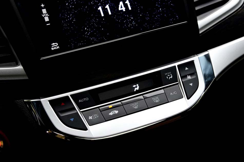 2017款 210TURBO CVT豪华版 5座 内饰