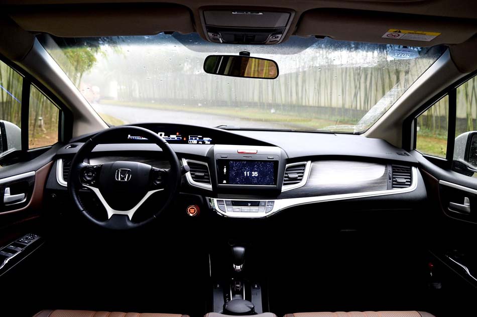 2017款 210TURBO CVT豪华版 5座 内饰