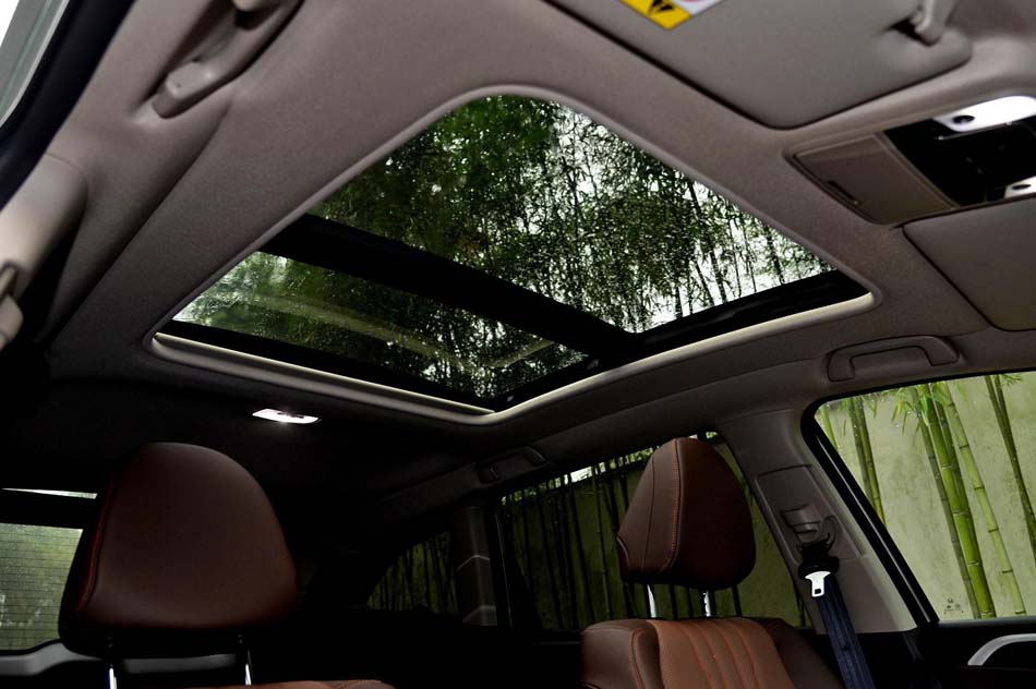 2017款 210TURBO CVT豪华版 5座 座椅空间