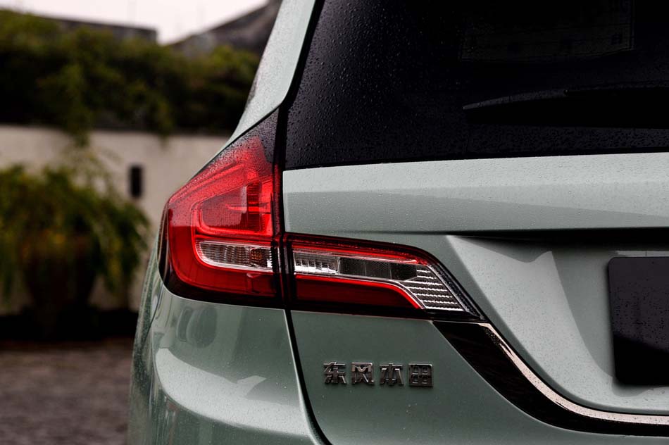 2017款 210TURBO CVT豪华版 5座 细节