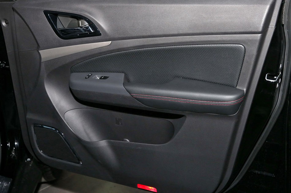 2015款 2.0TID 尊贵型 座椅空间