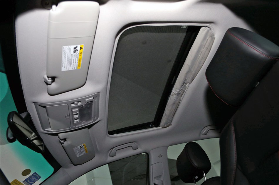 2015款 2.0TID 尊贵型 座椅空间