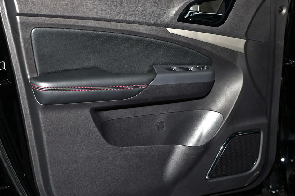 2015款 2.0TID 尊贵型 座椅空间