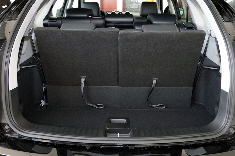 2015款 2.0TID 尊贵型 座椅空间