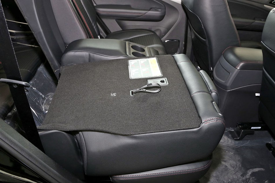 2015款 2.0TID 尊贵型 座椅空间