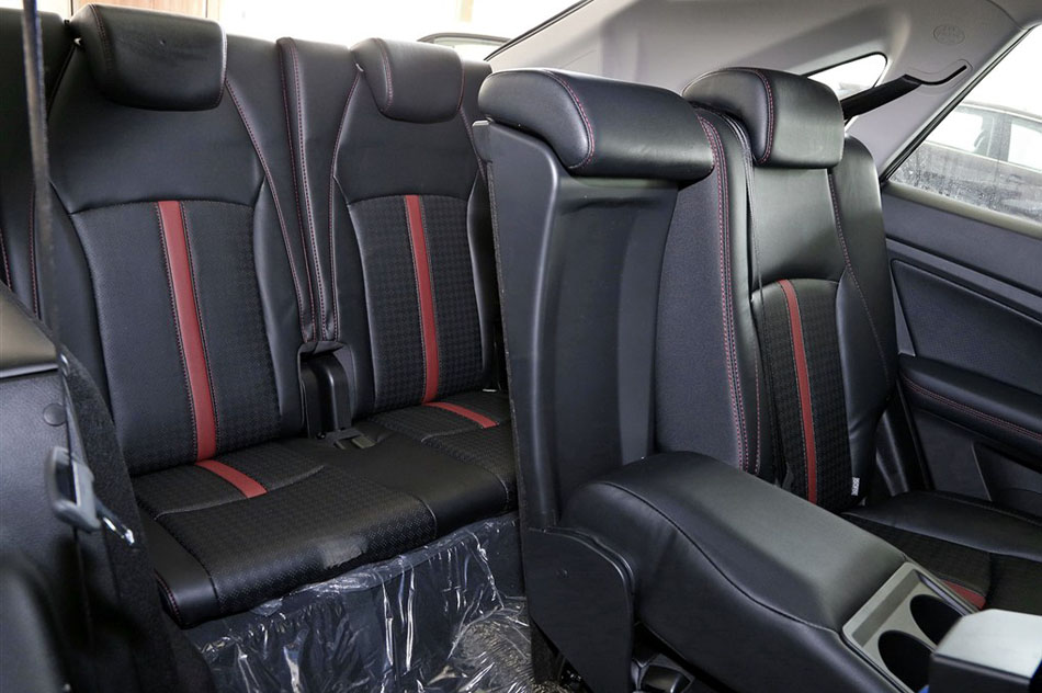 2015款 2.0TID 尊贵型 座椅空间