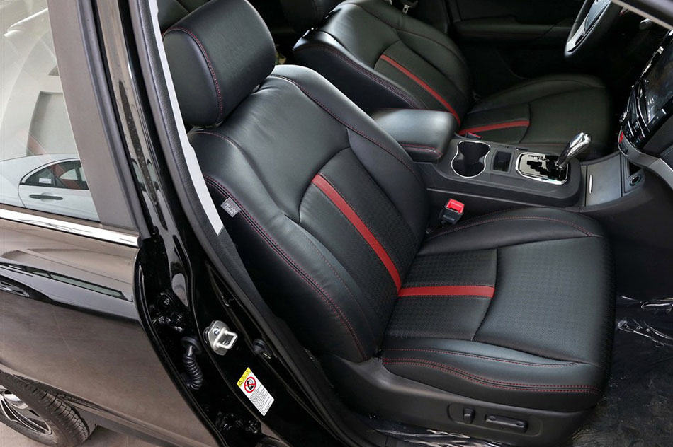 2015款 2.0TID 尊贵型 座椅空间