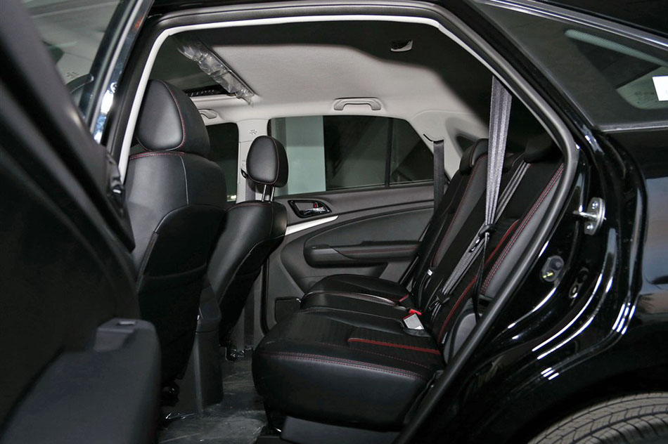 2015款 2.0TID 尊贵型 座椅空间