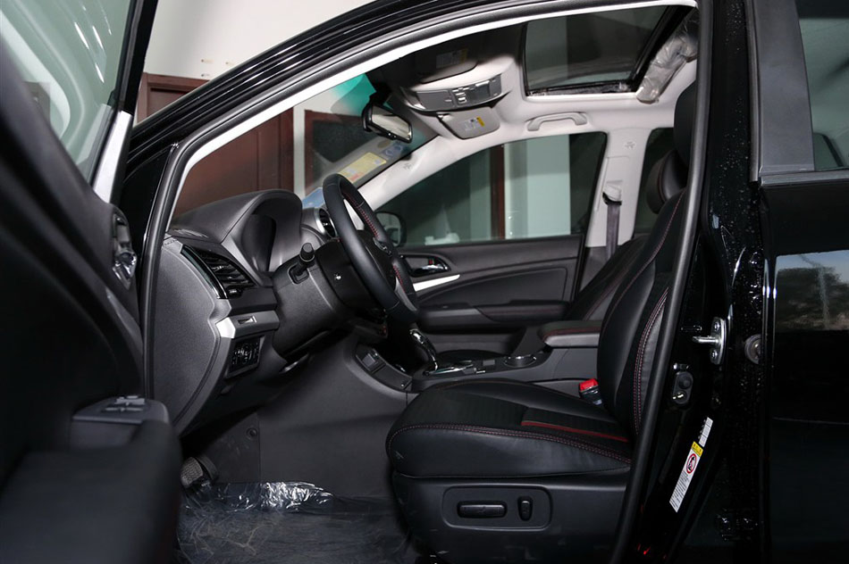 2015款 2.0TID 尊贵型 座椅空间