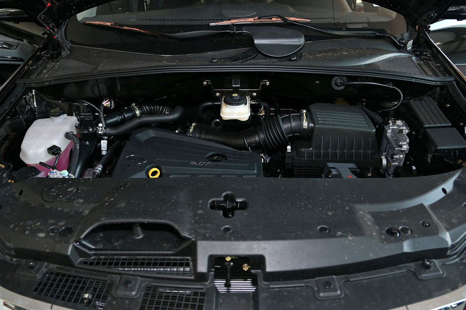 2015款 2.0TID 尊贵型 引擎底盘