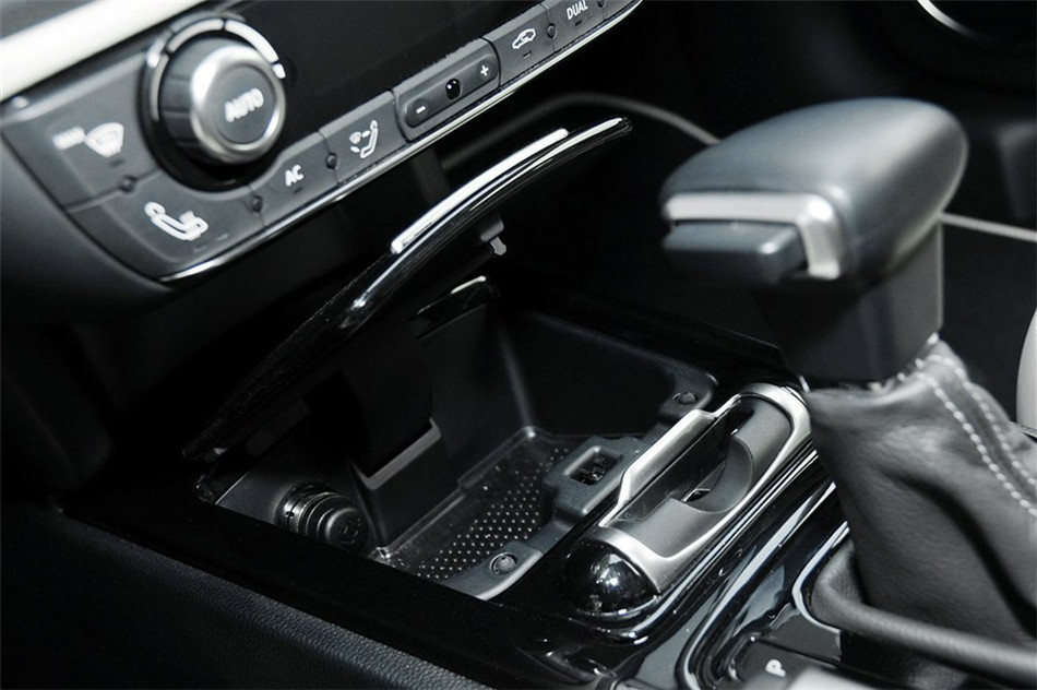 观致3 2013款 基本型 内饰