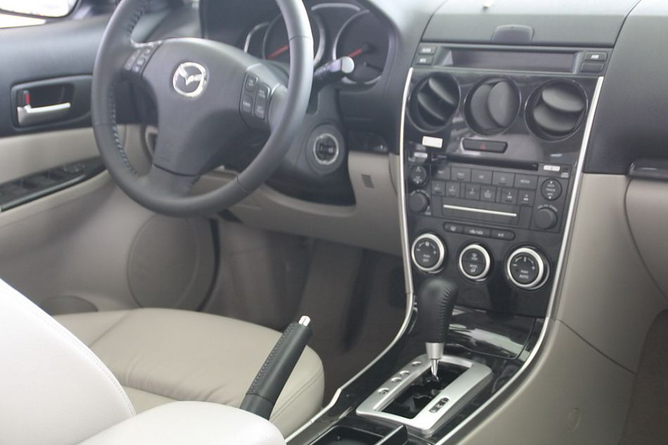 一汽马自达07款马自达6内饰