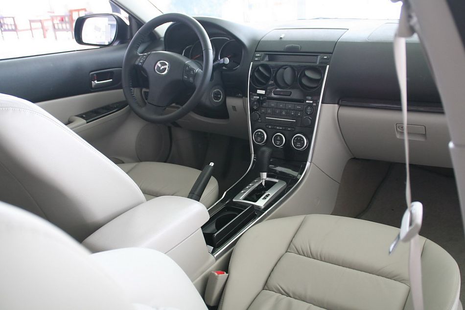 一汽马自达07款马自达6内饰