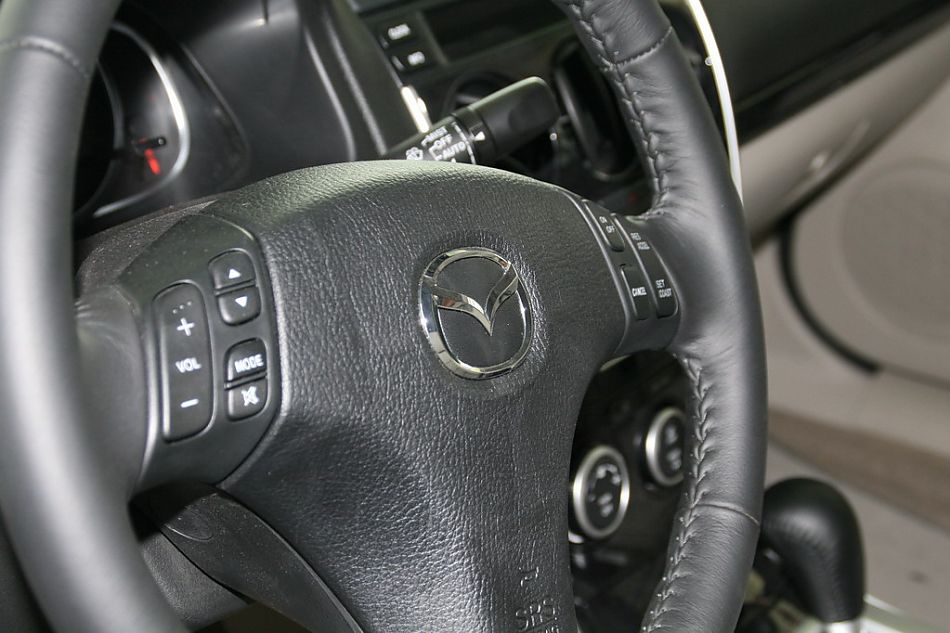 一汽马自达07款马自达6方向盘