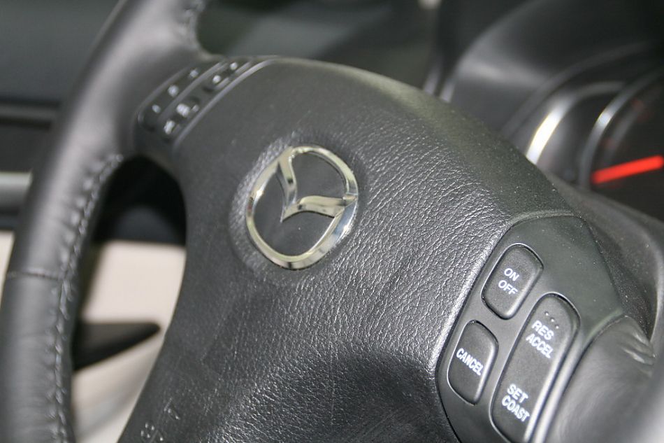 一汽马自达07款马自达6方向盘