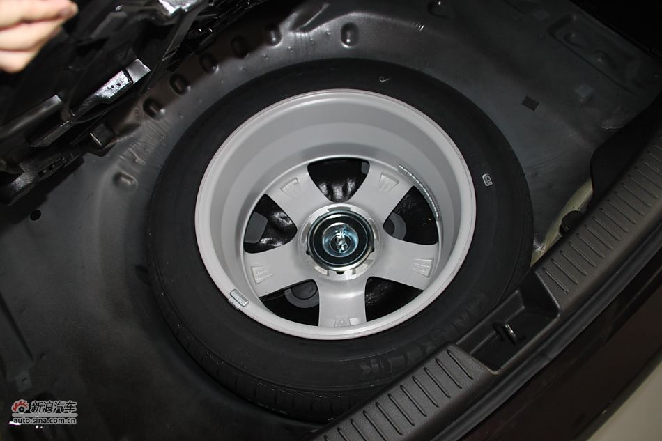 发动机、底盘悬挂及后备箱