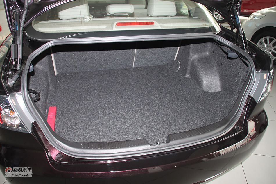 发动机、底盘悬挂及后备箱