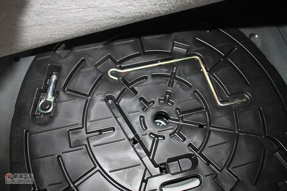 发动机、底盘悬挂及后备箱