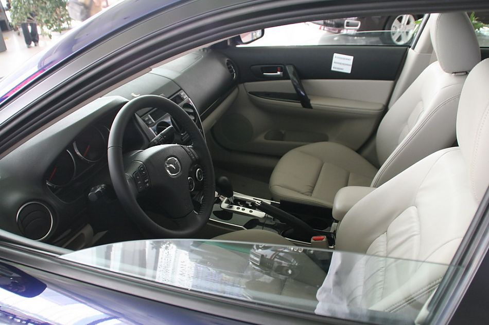 一汽马自达07款马自达6内饰