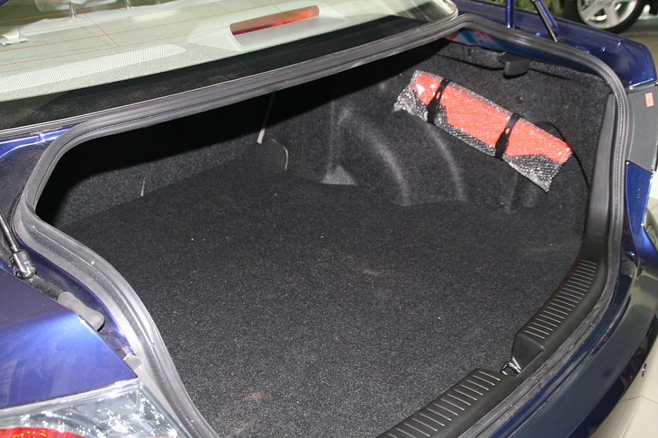 一汽马自达07款马自达6后备厢