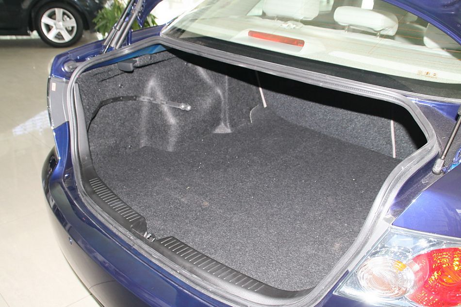 一汽马自达07款马自达6后备厢