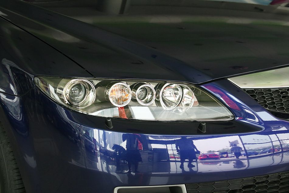 一汽马自达07款马自达6前大灯