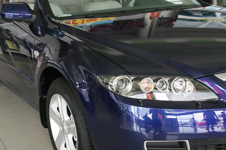 一汽马自达07款马自达6前大灯