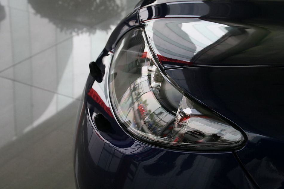 一汽马自达07款马自达6前大灯