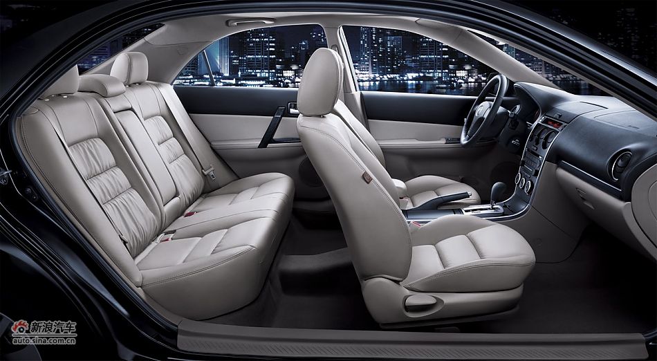 2011款马自达6内饰