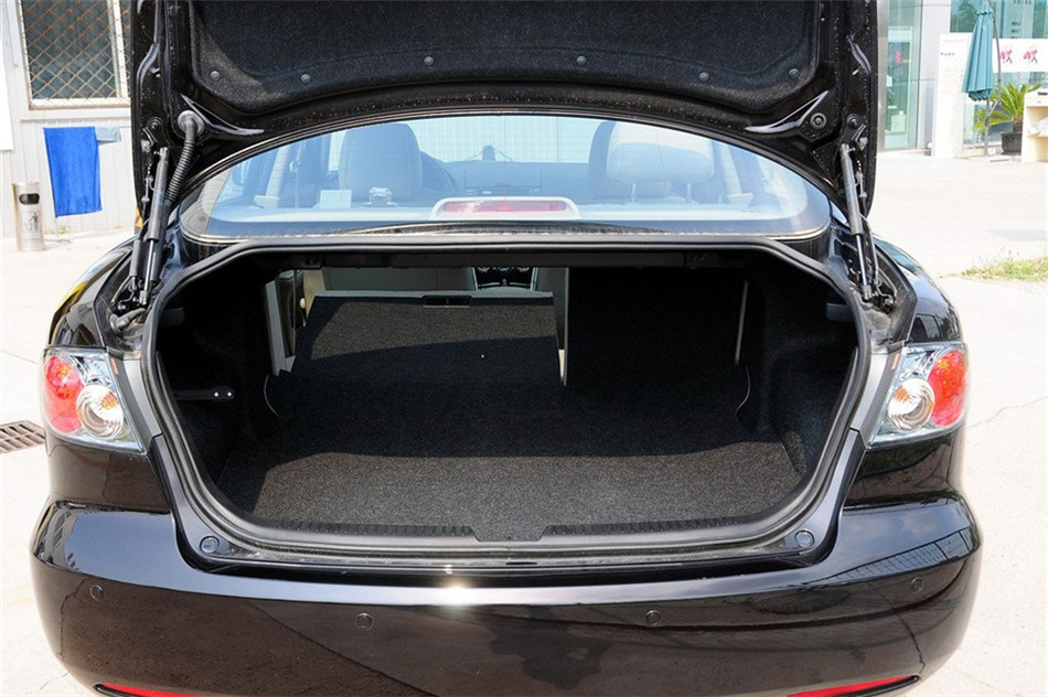 马自达6 2012款 2.0L AT 超豪华型 空间