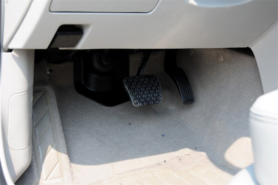 马自达6 2012款 2.0L AT 超豪华型 空间