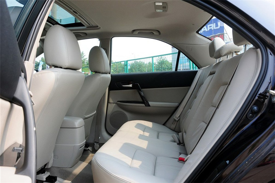 马自达6 2012款 2.0L AT 超豪华型 空间