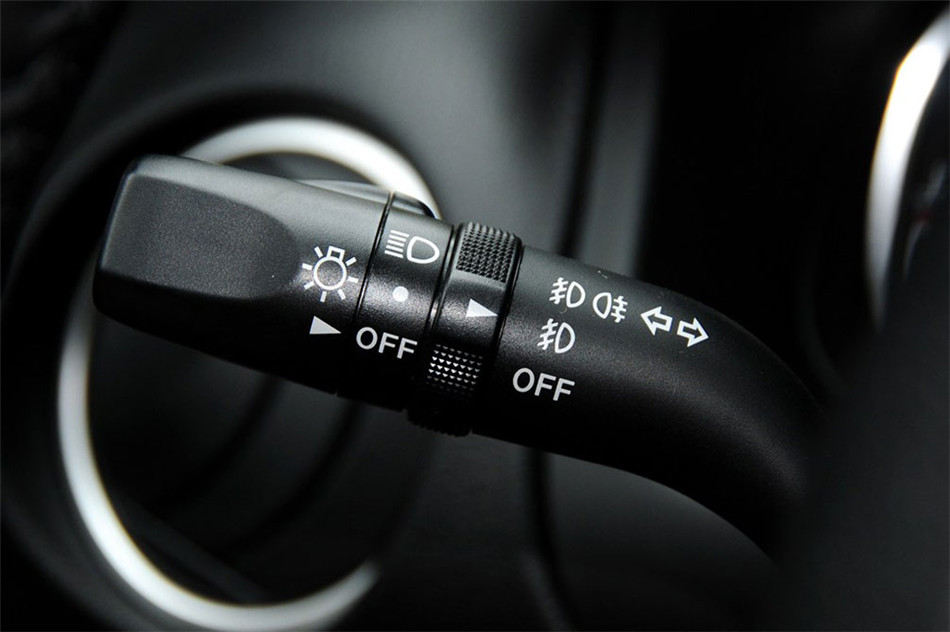 马自达6 2012款 2.0L AT 时尚型 内饰