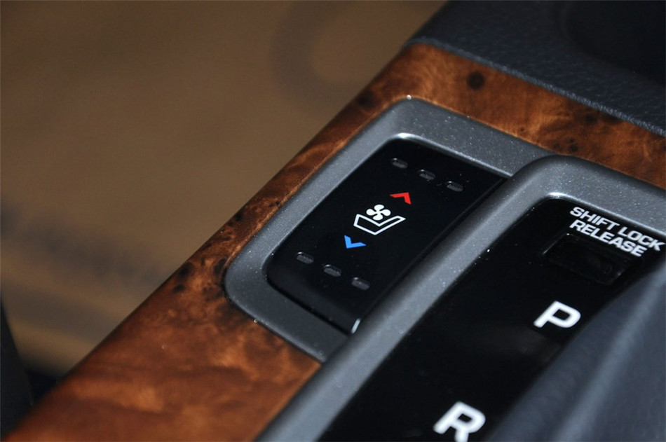 名图 2014款 2.0L AT 旗舰型 内饰