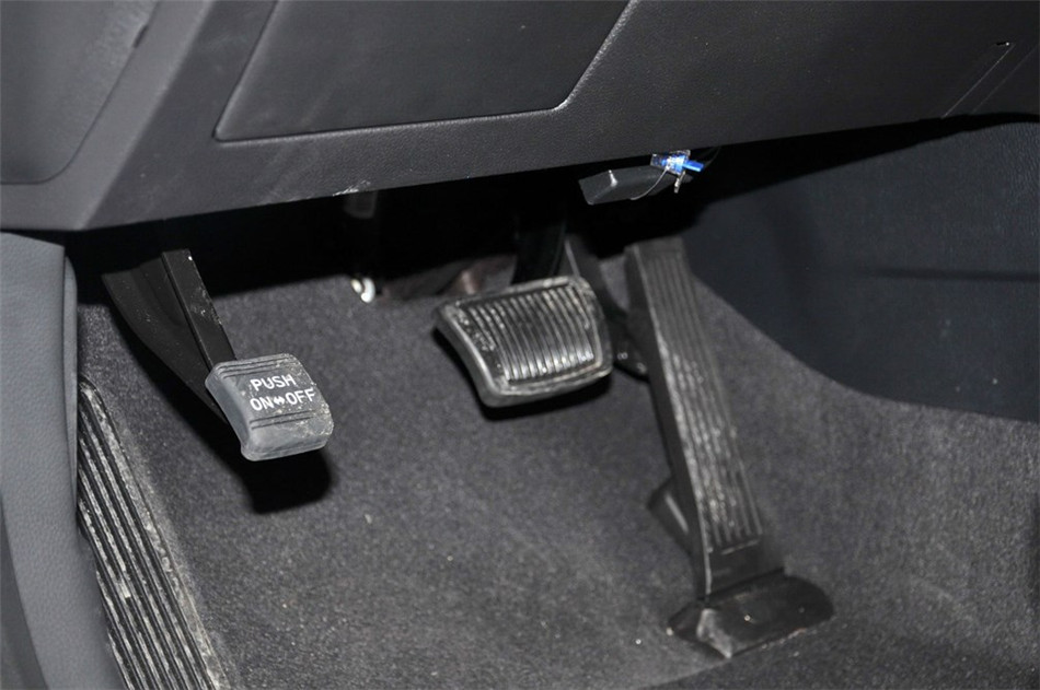 名图 2014款 2.0L AT 旗舰型 内饰