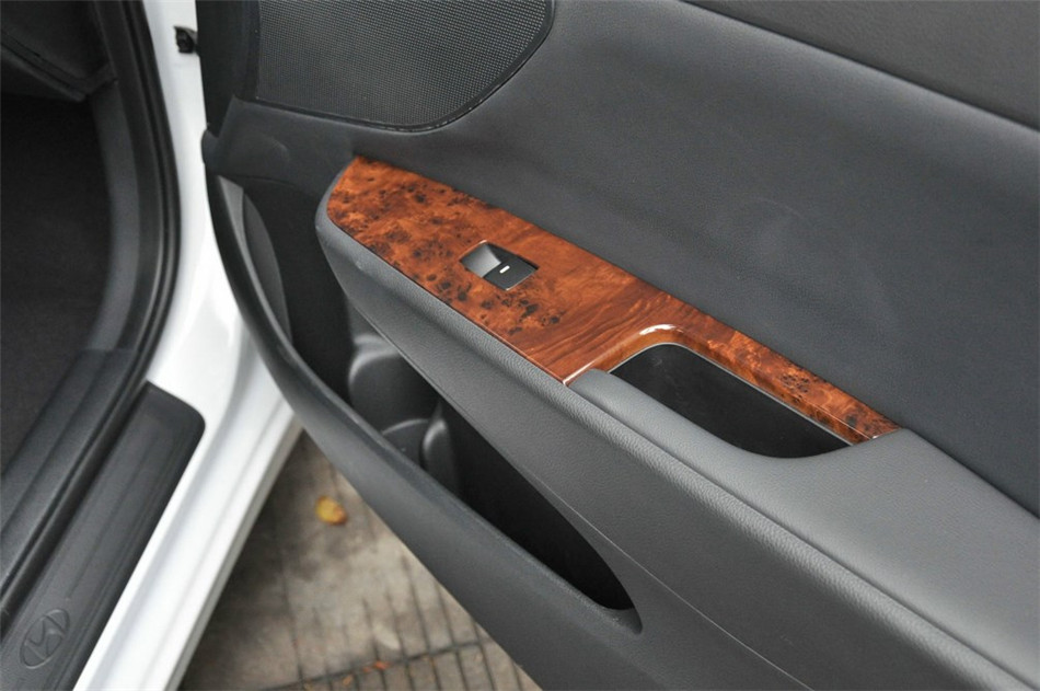 2014款 2.0L AT 旗舰型 座椅空间